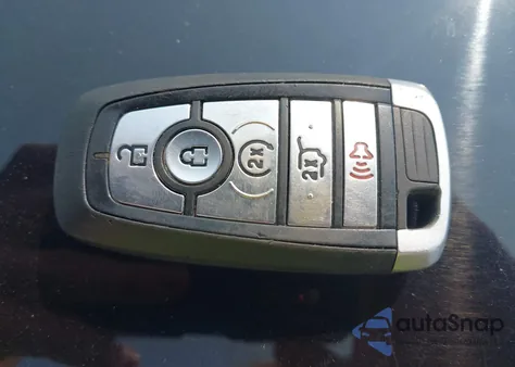 2022 Ford Edge Titanium z USA, uszkodzony, nr VIN 2FMPK4K90NBA39071